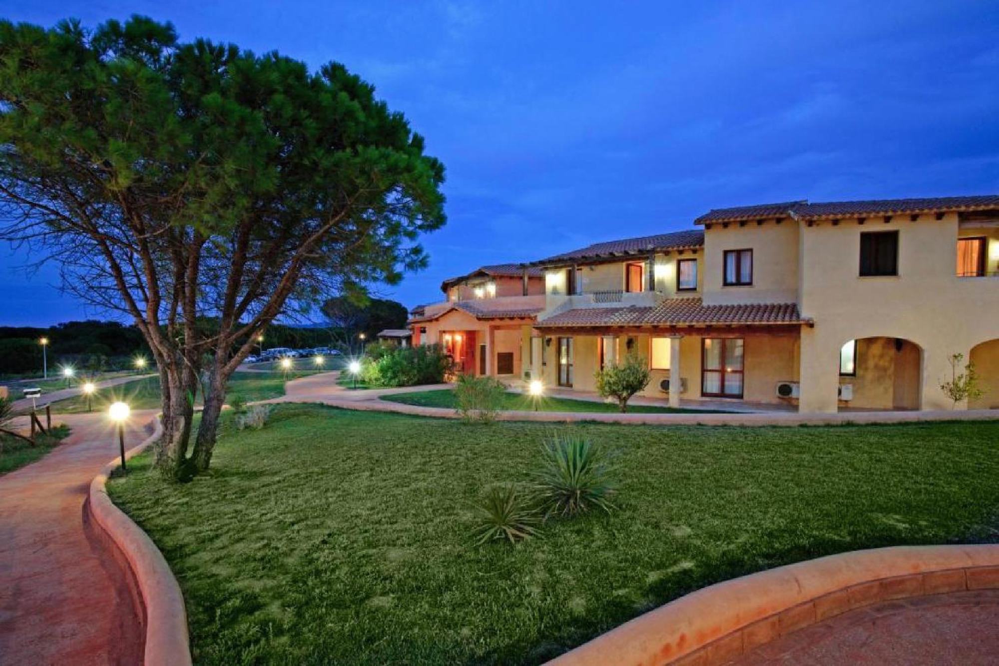 Residence Pierre & Vacances Vignola Mare Exteriör bild