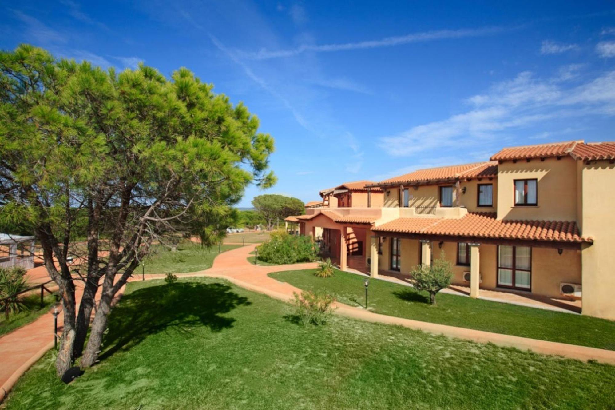 Residence Pierre & Vacances Vignola Mare Exteriör bild