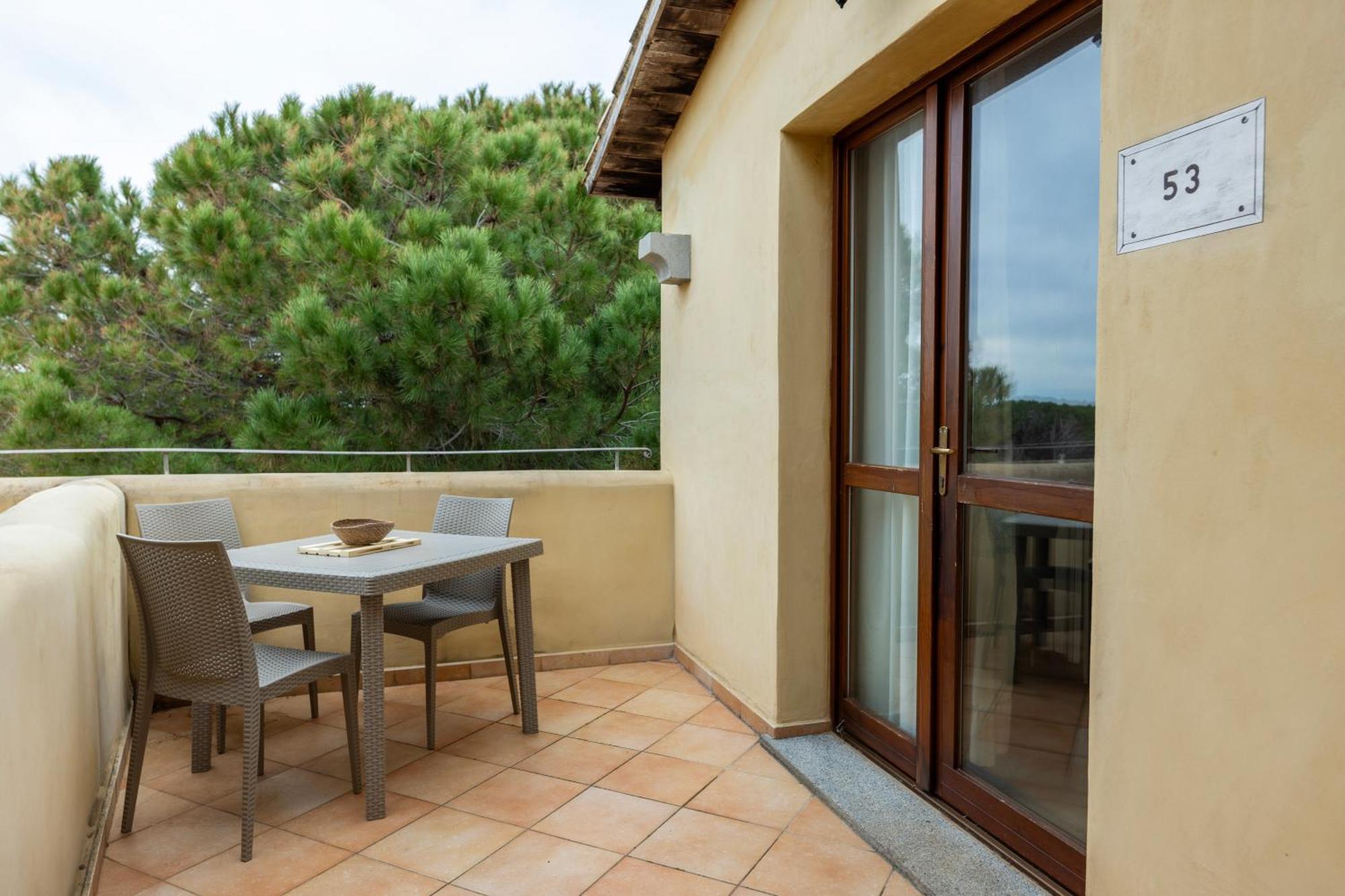 Residence Pierre & Vacances Vignola Mare Exteriör bild